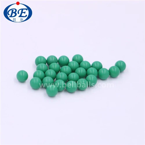 Trdne zelene plastične kroglice